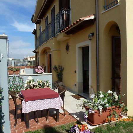 Emozioni d'estate Bed & Breakfast Pula Exterior foto