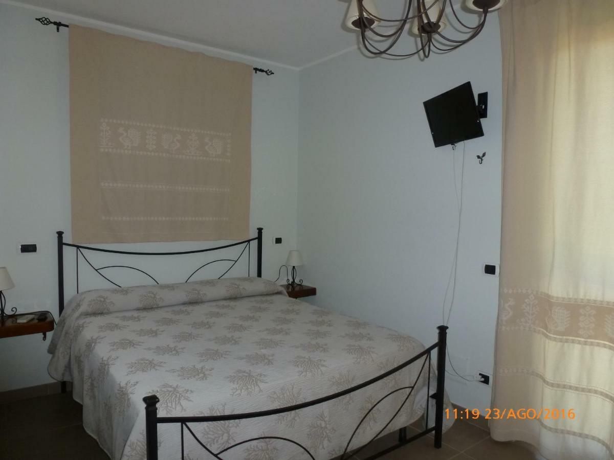 Emozioni d'estate Bed & Breakfast Pula Exterior foto
