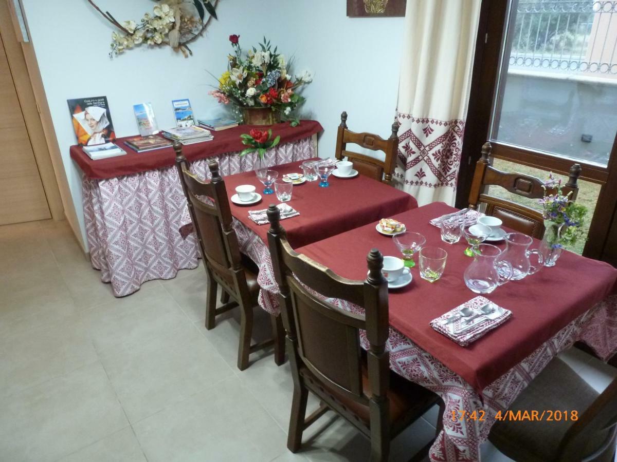 Emozioni d'estate Bed & Breakfast Pula Exterior foto