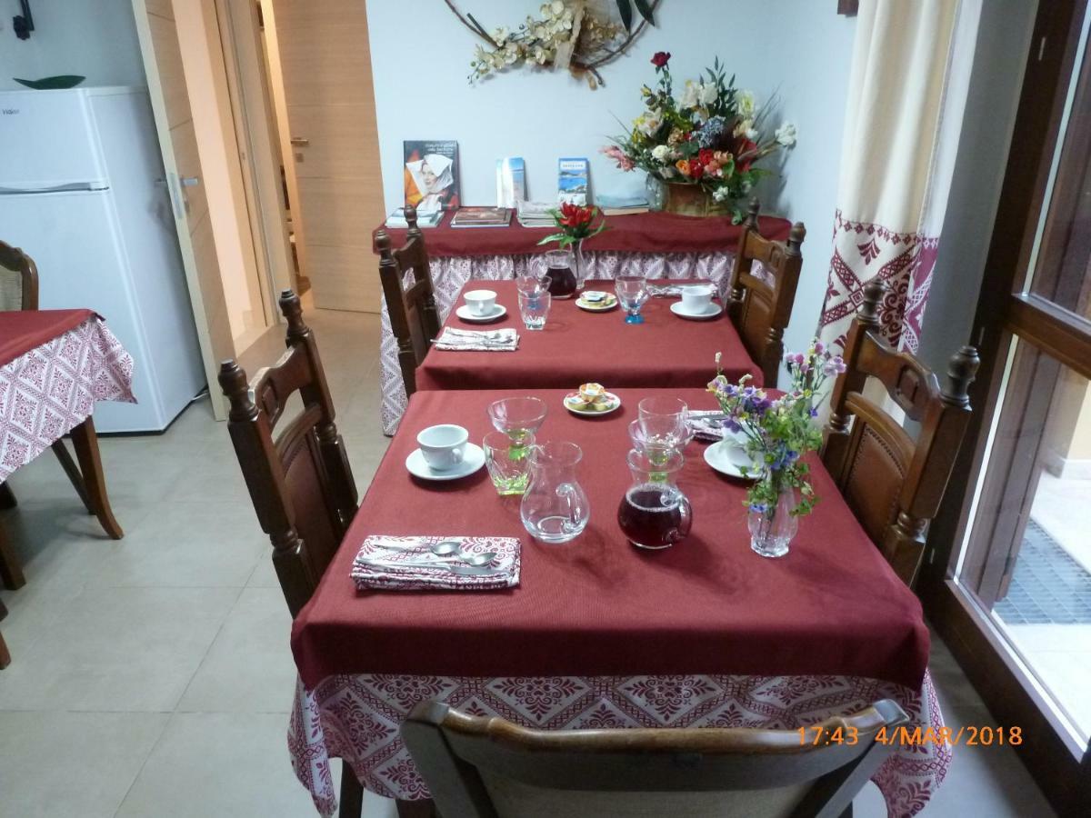 Emozioni d'estate Bed & Breakfast Pula Exterior foto