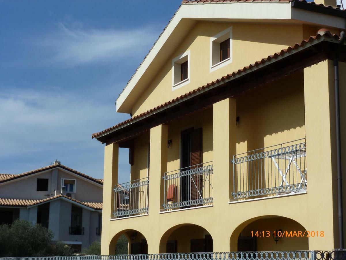 Emozioni d'estate Bed & Breakfast Pula Exterior foto