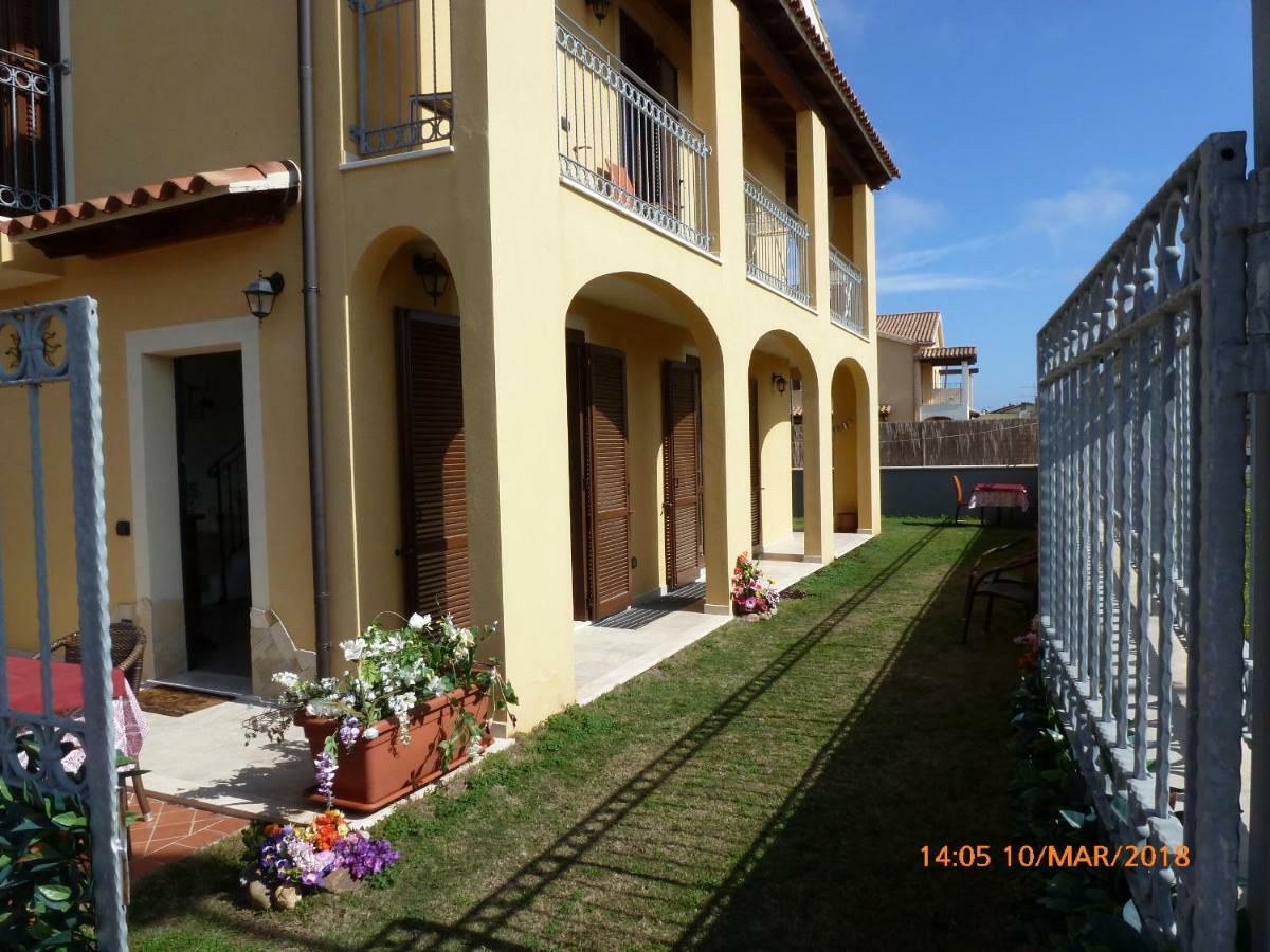 Emozioni d'estate Bed & Breakfast Pula Exterior foto