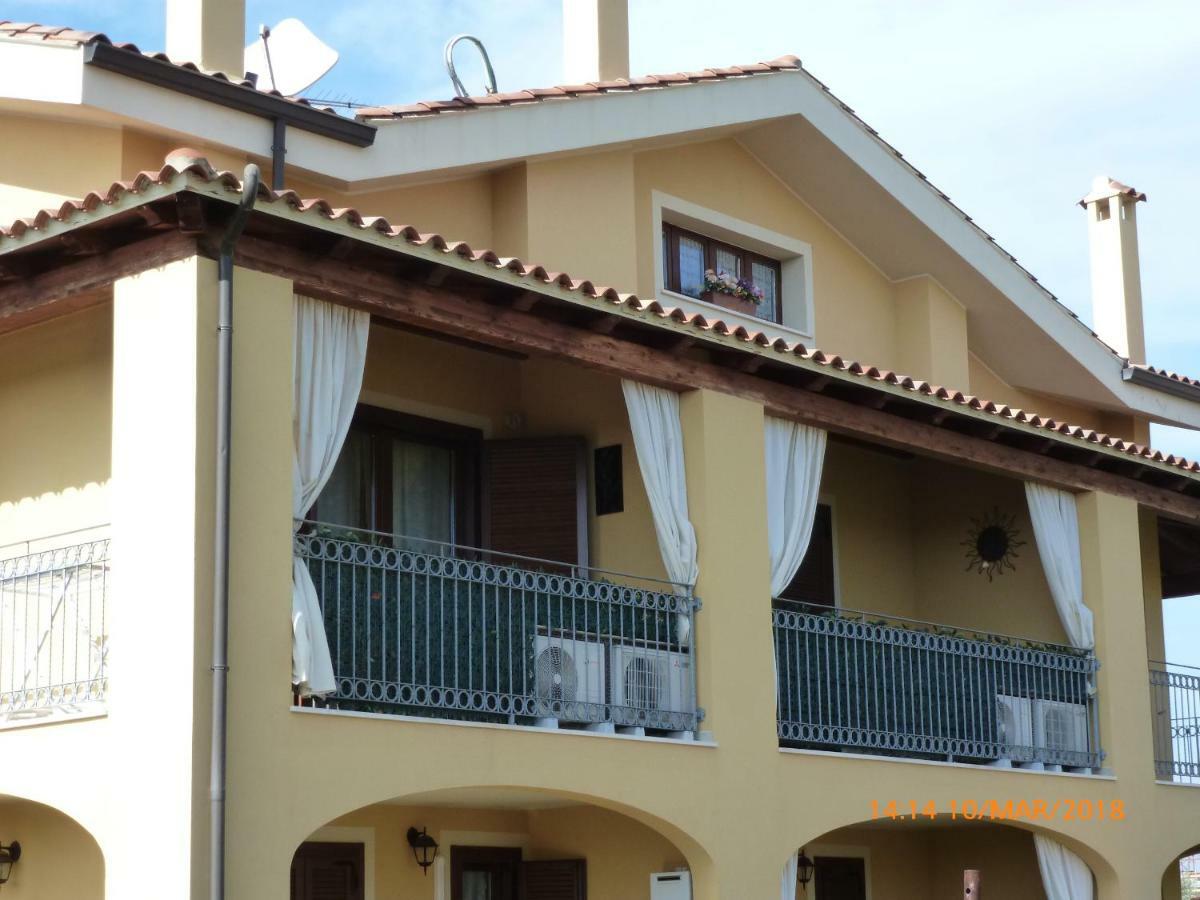 Emozioni d'estate Bed & Breakfast Pula Exterior foto