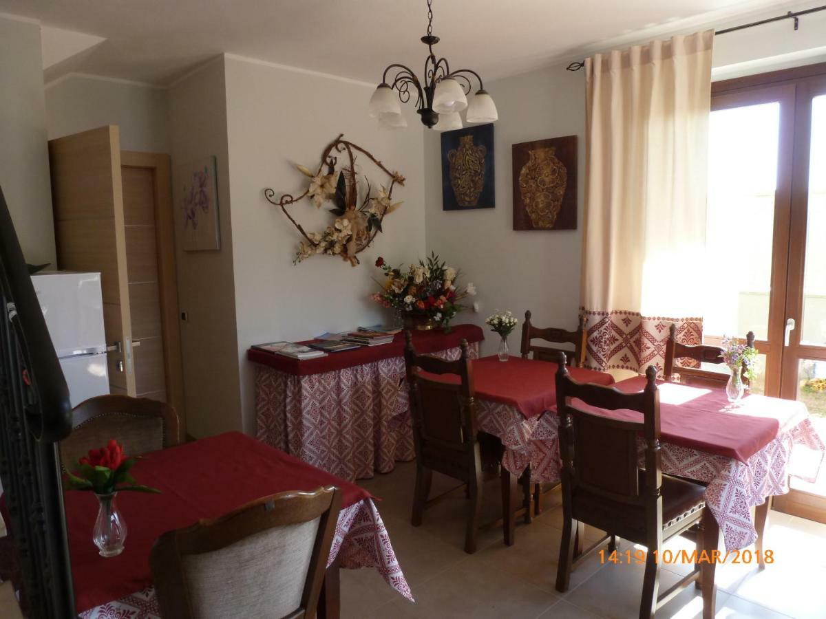 Emozioni d'estate Bed & Breakfast Pula Exterior foto